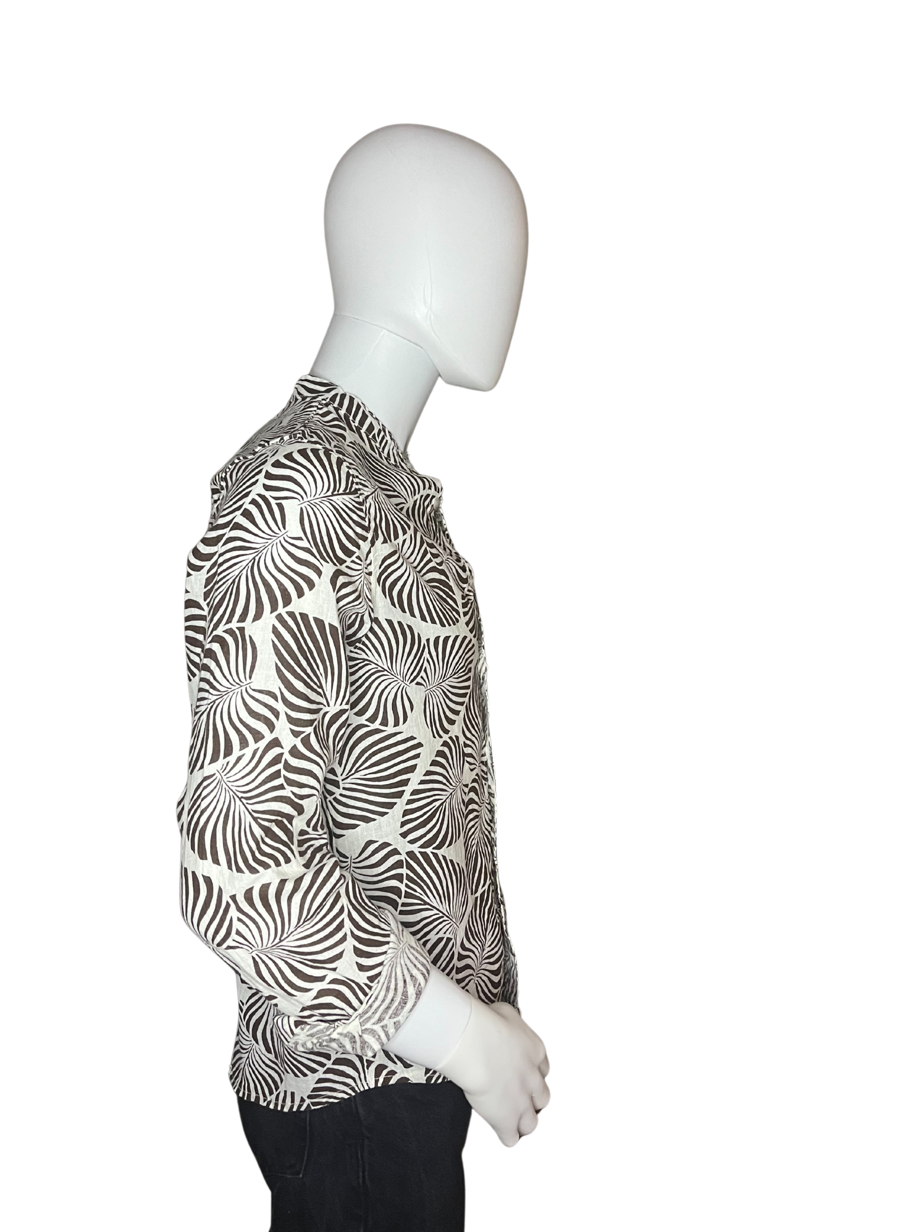 Camicia di lino a maniche lunghe con dettaglio