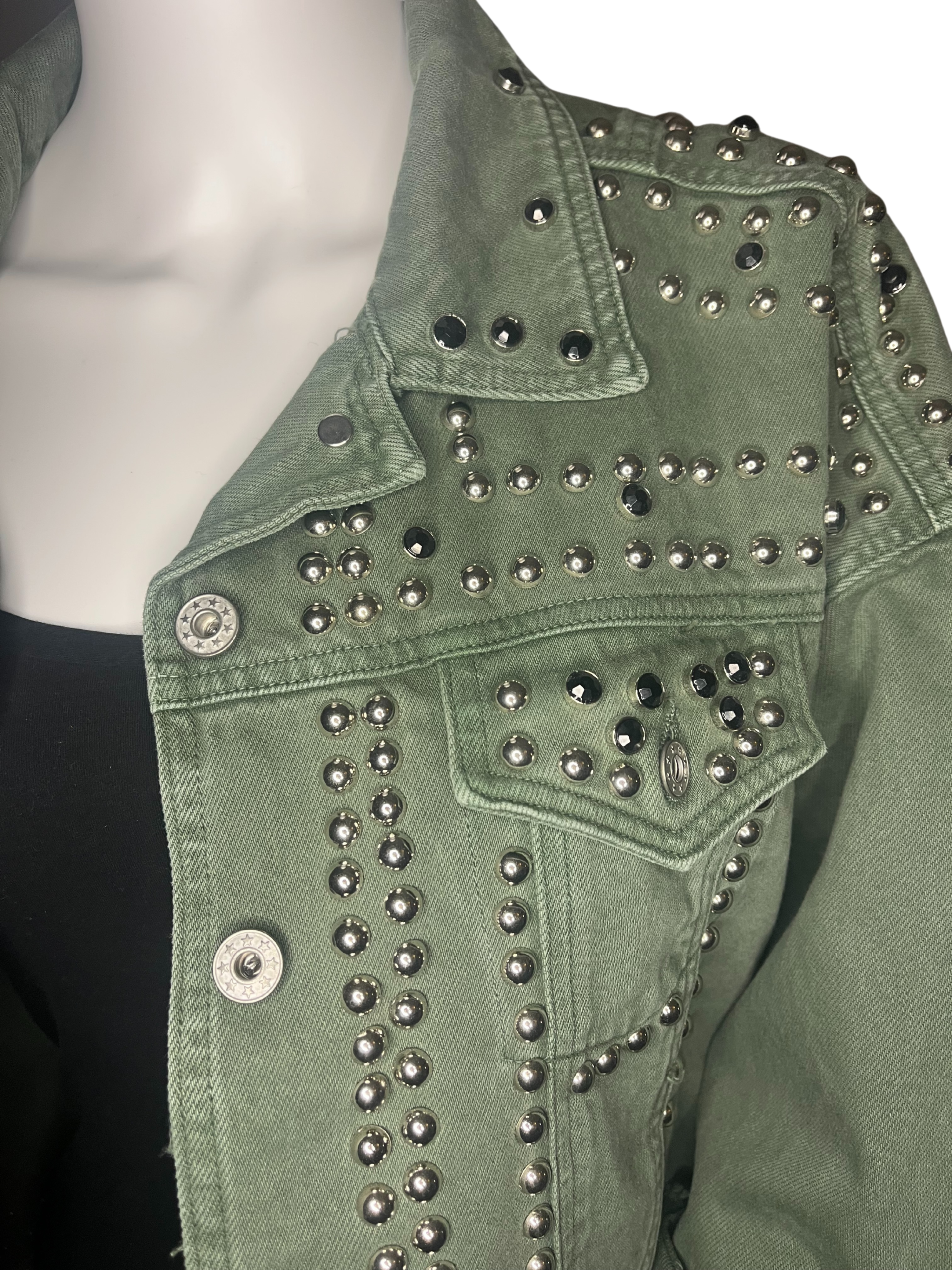 Giacca di jeans verde militare borchiata